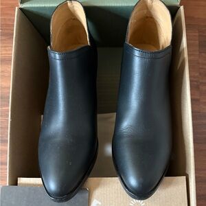Almost-new Nisolo Black (with Black heel) Leather Ankle Boots - Mia Everyday